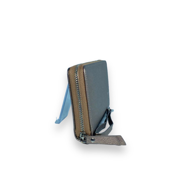 Женский клатч Saralyn экокожа 2 отделения 12 ячеек для карт размер: 20*10*2.5 см бронза Женский клатч Saralyn экокожа 2 отделения 12 ячеек для карт размер: 20*10*2.5 см бронза