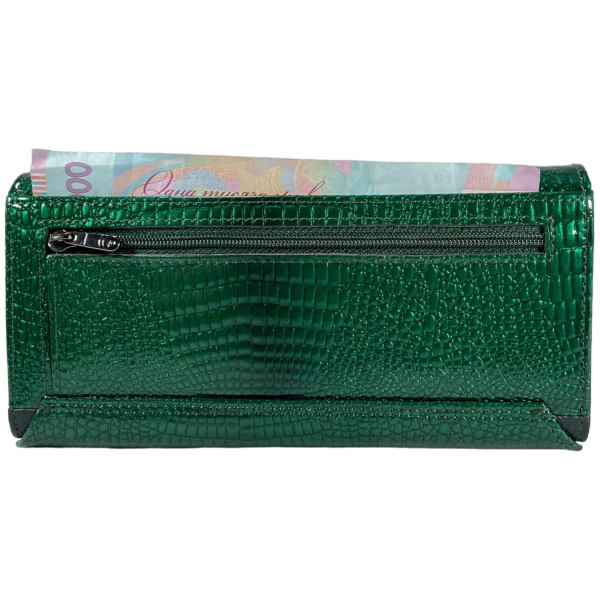 Лакированный кожаный кошелек зеленого цвета с картхолдером Лакированный кожаный кошелек зеленого цвета с картхолдером