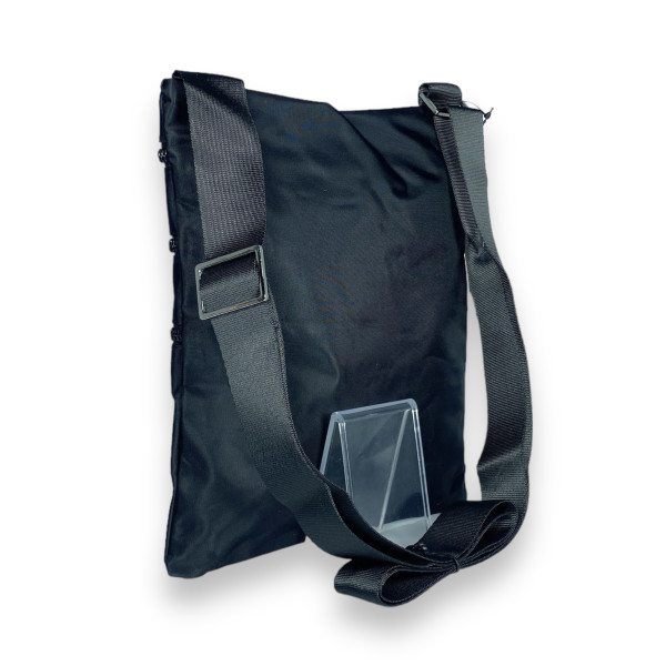 Сумка через плечо , три фронтальных кармана на молнии, черная