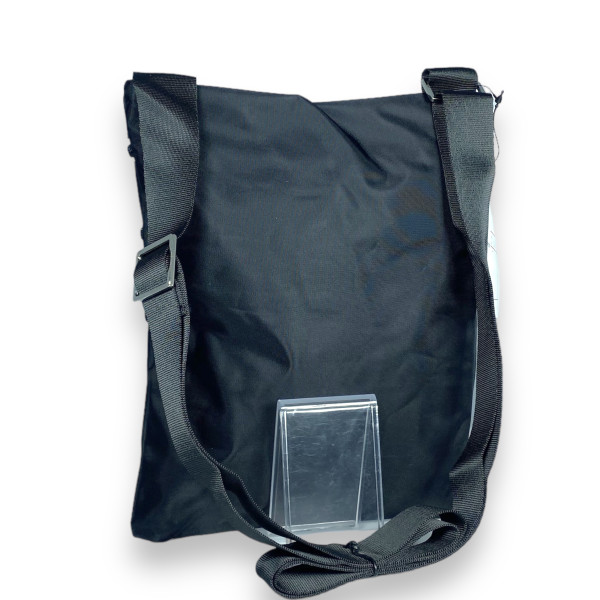 Сумка через плечо , три фронтальных кармана на молнии, черная