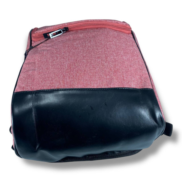 Міський рюкзак водовідштовхувальний із жорсткою спинкою, відділенням для ноутбука та кишенями для документів Міський рюкзак водовідштовхувальний із жорсткою спинкою, відділенням для ноутбука та кишенями для документів