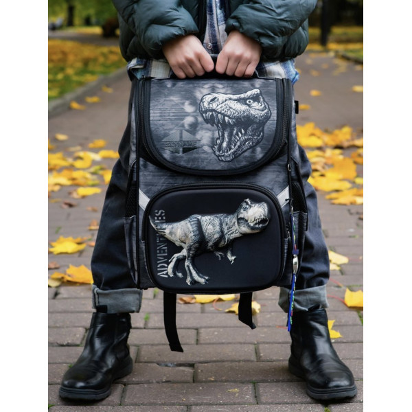 Шкільний рюкзак Sky Name (Winner) для хлопчиків 1-4 клас, водовідштовхувальна тканина, 14 л, принт Динозавр Шкільний рюкзак Sky Name (Winner) для хлопчиків 1-4 клас, водовідштовхувальна тканина, 14 л, принт Динозавр