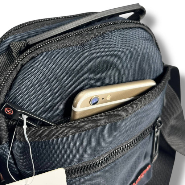 Стильная сумка через плечо, синяя, компактная и удобная Стильная сумка через плечо, синяя, компактная и удобная