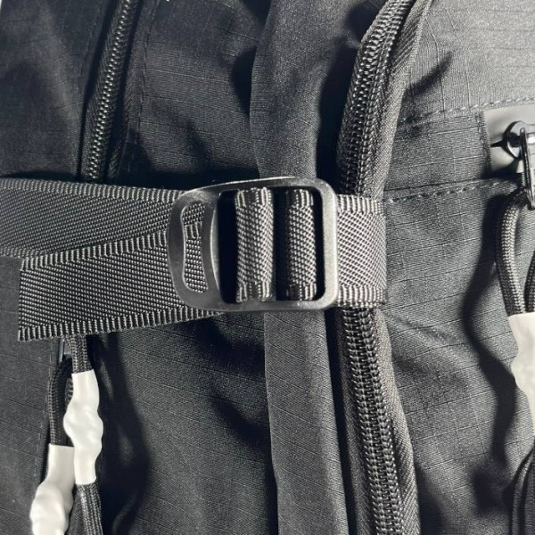 Стильний і практичний шкільний рюкзак, чорний, водонепроникий, на 2 відділення Стильний і практичний шкільний рюкзак, чорний, водонепроникий, на 2 відділення