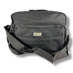 Вместительная и многофункциональная сумка с карманом для ноутбука, черная, 6 л Вместительная и многофункциональная сумка с карманом для ноутбука, черная, 6 л