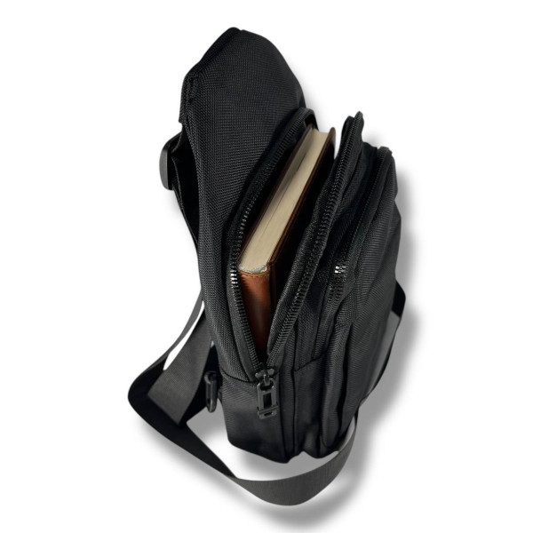 Практичная и стильная мужская сумка через плечо, текстильная, чорна Практичная и стильная мужская сумка через плечо, текстильная, чорна