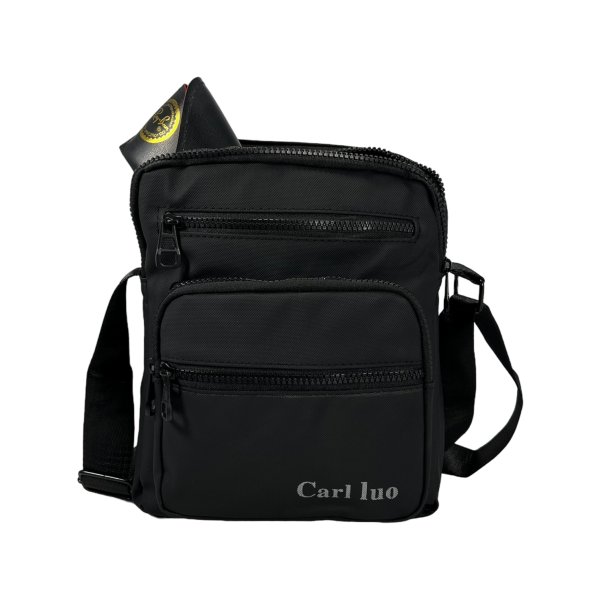 Сумка через плечо на 5 отделений черного цвета.