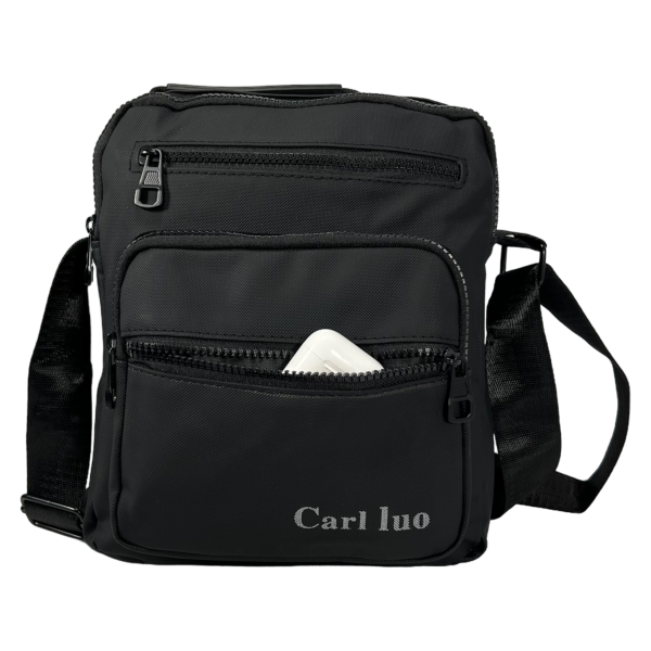 Сумка через плечо на 5 отделений черного цвета.