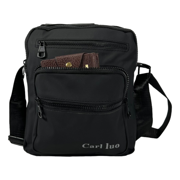 Сумка через плечо на 5 отделений черного цвета.