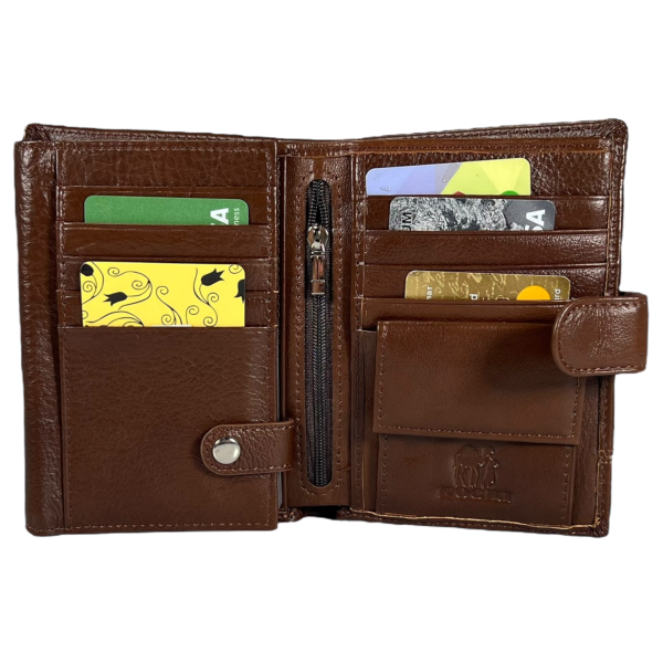 Мужской кошелек из натуральной кожи, 3 отдела для купюр, коричневого цвета. Мужской кошелек из натуральной кожи, 3 отдела для купюр, коричневого цвета.