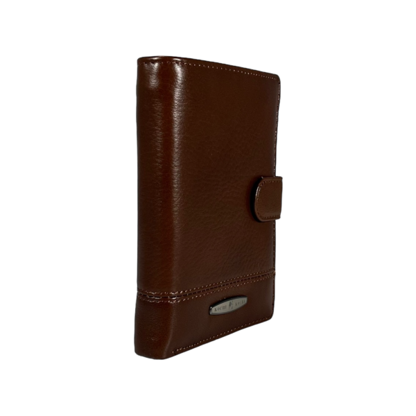 Мужской кошелек из натуральной кожи, 3 отдела для купюр, коричневого цвета. Мужской кошелек из натуральной кожи, 3 отдела для купюр, коричневого цвета.
