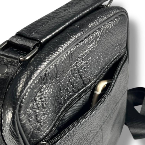 Кожаная сумка через плечо, одно отделение, три фронтальных кармана, черная Кожаная сумка через плечо, одно отделение, три фронтальных кармана, черная