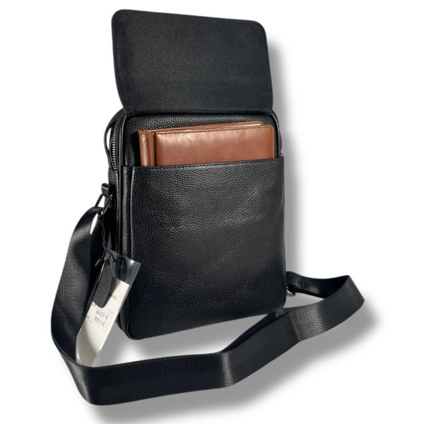 Мужская кожаная сумка через плечо на 1 отделение, черная, стильная и вместительная Мужская кожаная сумка через плечо на 1 отделение, черная, стильная и вместительная