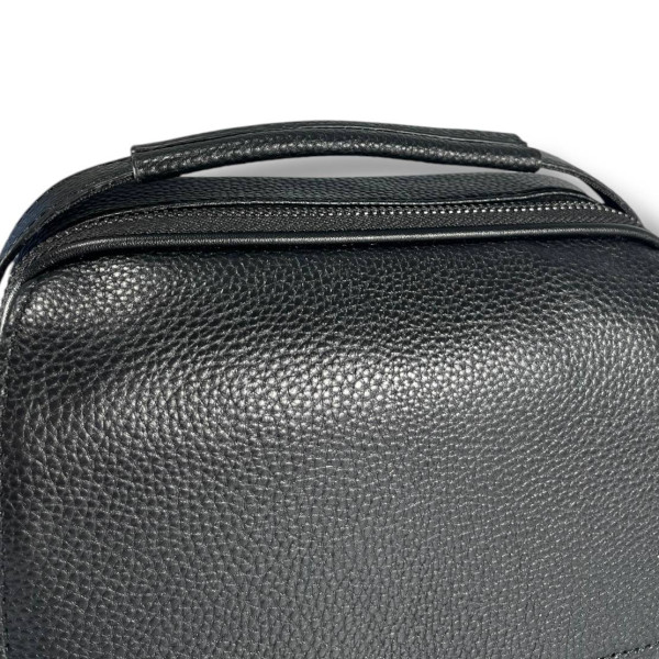 Мужская кожаная сумка через плечо на 1 отделение, черная, стильная и вместительная Мужская кожаная сумка через плечо на 1 отделение, черная, стильная и вместительная