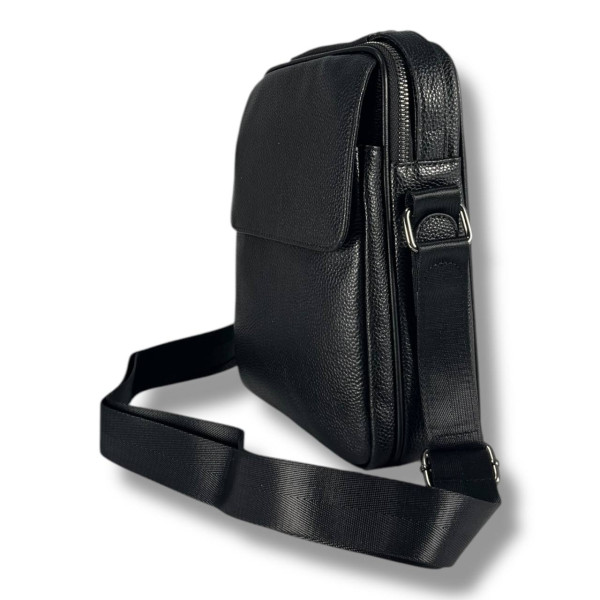 Мужская кожаная сумка через плечо на 1 отделение, черная, стильная и вместительная Мужская кожаная сумка через плечо на 1 отделение, черная, стильная и вместительная