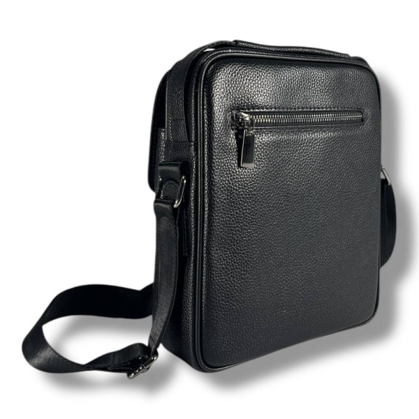 Мужская кожаная сумка через плечо на 1 отделение, черная, стильная и вместительная Мужская кожаная сумка через плечо на 1 отделение, черная, стильная и вместительная