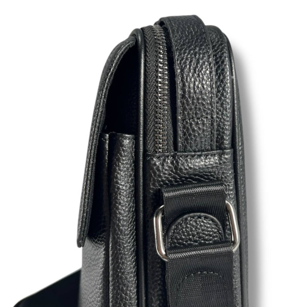 Мужская кожаная сумка через плечо на 1 отделение, черная, стильная и вместительная Мужская кожаная сумка через плечо на 1 отделение, черная, стильная и вместительная