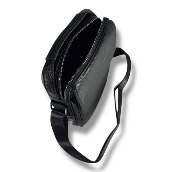 Мужская кожаная сумка через плечо на 1 отделение, черная, стильная и вместительная Мужская кожаная сумка через плечо на 1 отделение, черная, стильная и вместительная