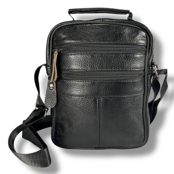 Кожаная сумка через плечо на одно отделение, три фронтальных кармана, черная Кожаная сумка через плечо на одно отделение, три фронтальных кармана, черная