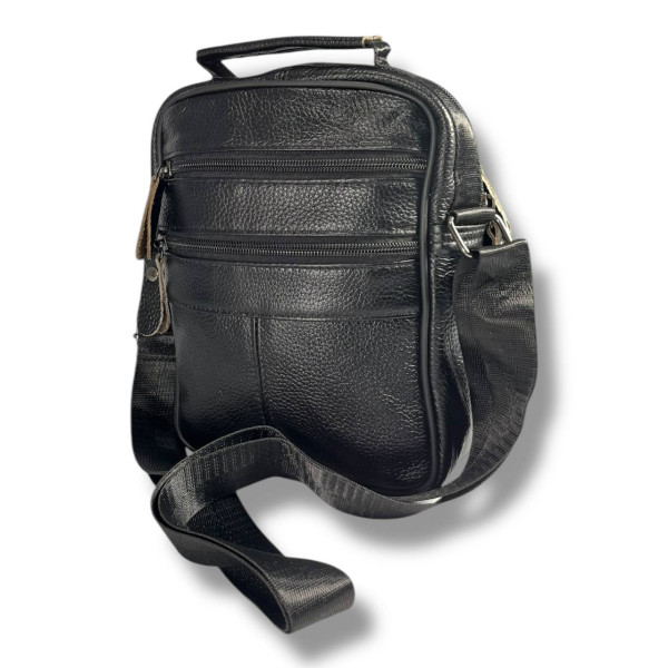 Кожаная сумка через плечо на одно отделение, три фронтальных кармана, черная Кожаная сумка через плечо на одно отделение, три фронтальных кармана, черная