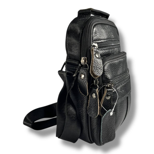 Кожаная сумка через плечо на одно отделение, три фронтальных кармана, черная Кожаная сумка через плечо на одно отделение, три фронтальных кармана, черная