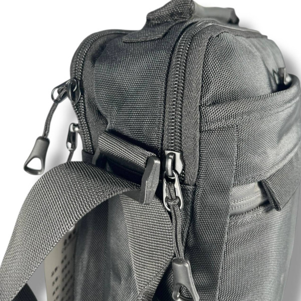 Стильная и удобная мужская сумка через плечо, черная, 4 л Стильная и удобная мужская сумка через плечо, черная, 4 л