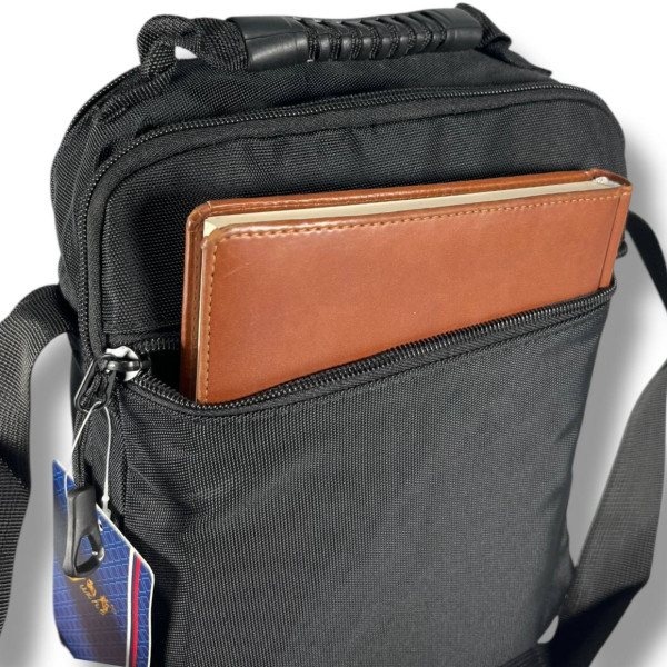 Стильная и удобная мужская сумка через плечо, черная, 4 л Стильная и удобная мужская сумка через плечо, черная, 4 л