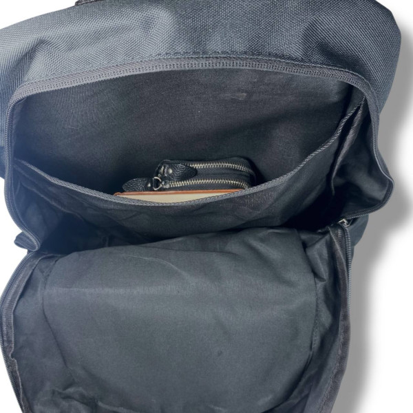 Міський рюкзак водовідштовхувальний чорний з принтом наса є відділення для ноутбука (до 15.4")