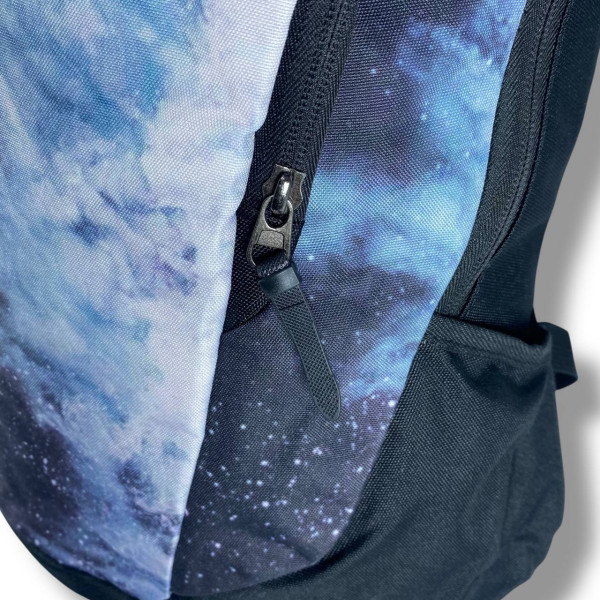 Міський рюкзак водовідштовхувальний чорний з принтом океана є відділення для ноутбука (до 15.4")