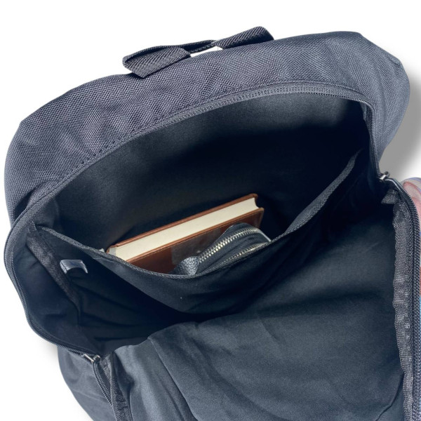 Міський рюкзак водовідштовхувальний чорний з принтом є відділення для ноутбука (до 15.4")