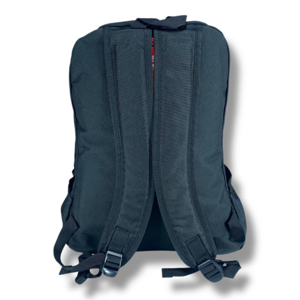 Міський рюкзак водовідштовхувальний чорний з принтом є відділення для ноутбука (до 15.4")