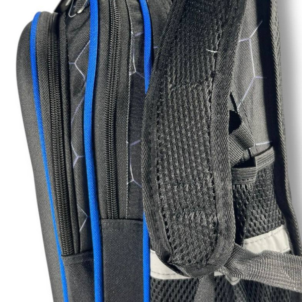 Школьный рюкзак для мальчиков 6–9 лет, черный, в комплекте с пеналом, на 3 отделения Школьный рюкзак для мальчиков 6–9 лет, черный, в комплекте с пеналом, на 3 отделения