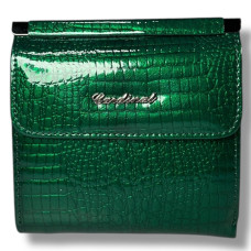 Жіночий гаманець із натуральної лакованої шкіри, місткий та компактний, зелений