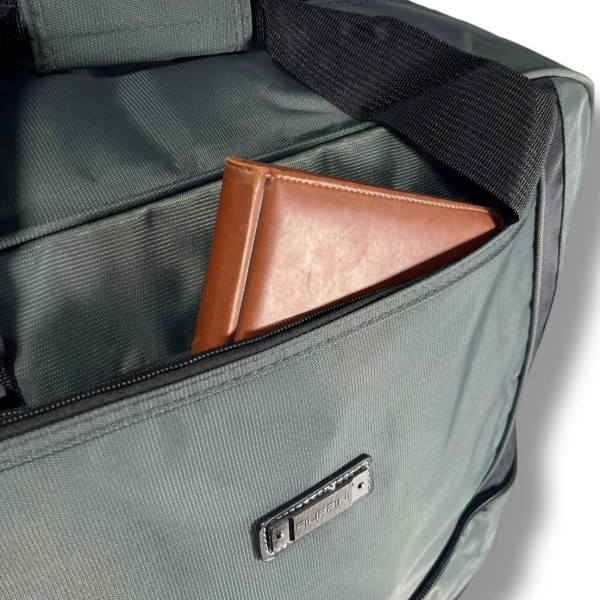 Вместительная и стильная дорожная сумка на колесах, 90 л, серая Вместительная и стильная дорожная сумка на колесах, 90 л, серая