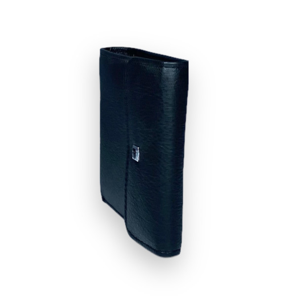 Кожаный мужской кошелек, фиксируемый кнопкой Кожаный мужской кошелек, фиксируемый кнопкой