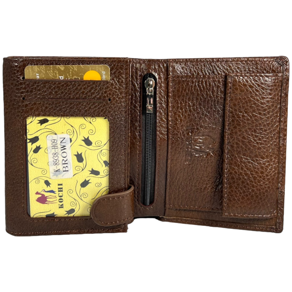 Сучасний чоловічий гаманець з натуральної шкіри, 2 відділа для купюр, колір коричневий Сучасний чоловічий гаманець з натуральної шкіри, 2 відділа для купюр, колір коричневий