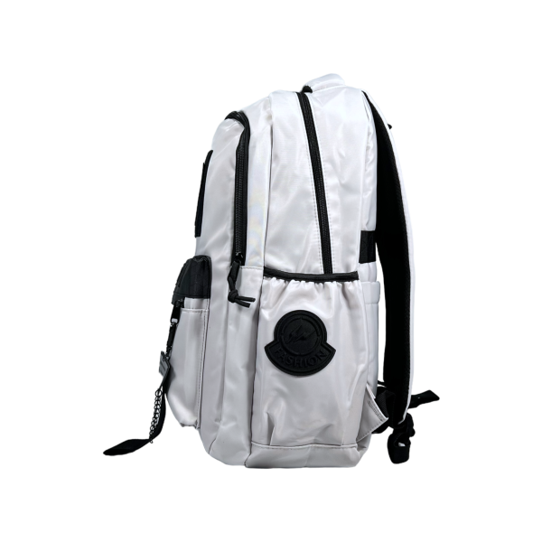 Школьный рюкзак на три отделения, 23 л, цвет белый Школьный рюкзак на три отделения, 23 л, цвет белый