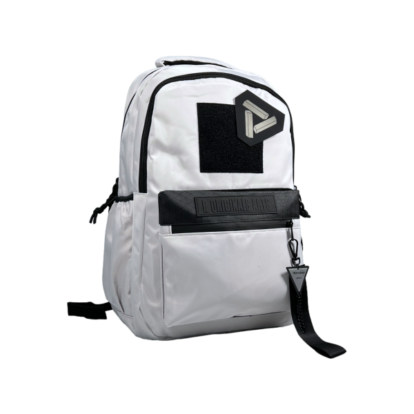 Школьный рюкзак на три отделения, 23 л, цвет белый Школьный рюкзак на три отделения, 23 л, цвет белый