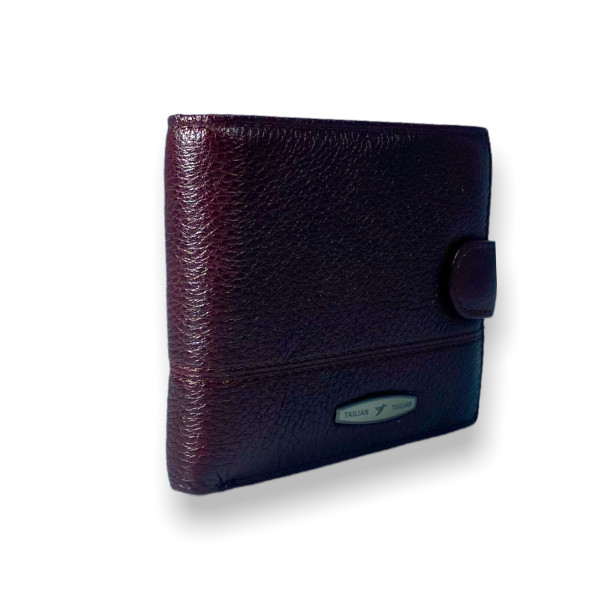 Чоловічий гаманець, натуральна шкіра, два відділи для купюр, колір крімсон Чоловічий гаманець, натуральна шкіра, два відділи для купюр, колір крімсон