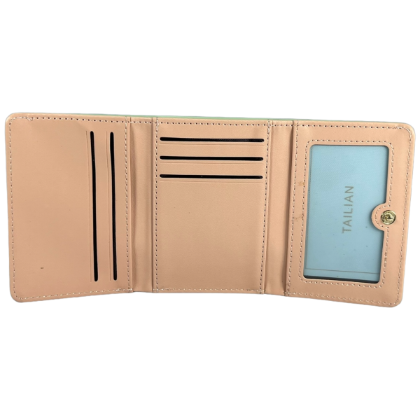 Гаманець жіночий з екошкіри, зеленого кольору, із кнопковою застібкою Гаманець жіночий з екошкіри, зеленого кольору, із кнопковою застібкою