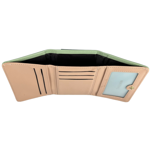 Гаманець жіночий з екошкіри, зеленого кольору, із кнопковою застібкою Гаманець жіночий з екошкіри, зеленого кольору, із кнопковою застібкою