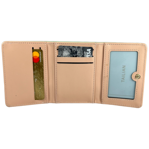 Гаманець жіночий з екошкіри, зеленого кольору, із кнопковою застібкою Гаманець жіночий з екошкіри, зеленого кольору, із кнопковою застібкою