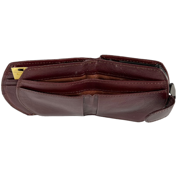 Стильный кошелек элегантный кожаный, цвет кримсон, с кнопочной застежкой Стильный кошелек элегантный кожаный, цвет кримсон, с кнопочной застежкой