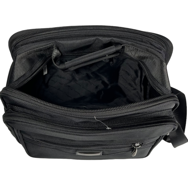 Стильна і комфортна сумка через плече, 4 відділення, текстиль, чорна Стильна і комфортна сумка через плече, 4 відділення, текстиль, чорна